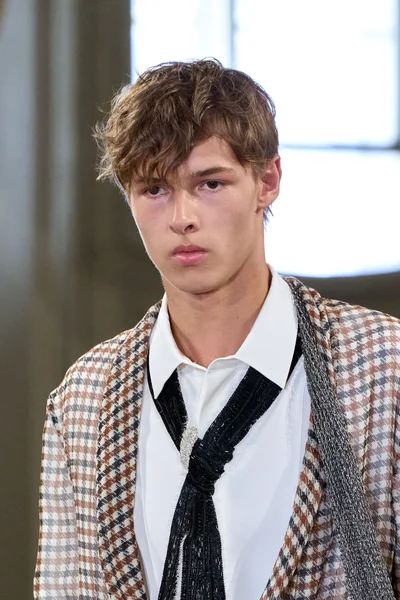 Look 7